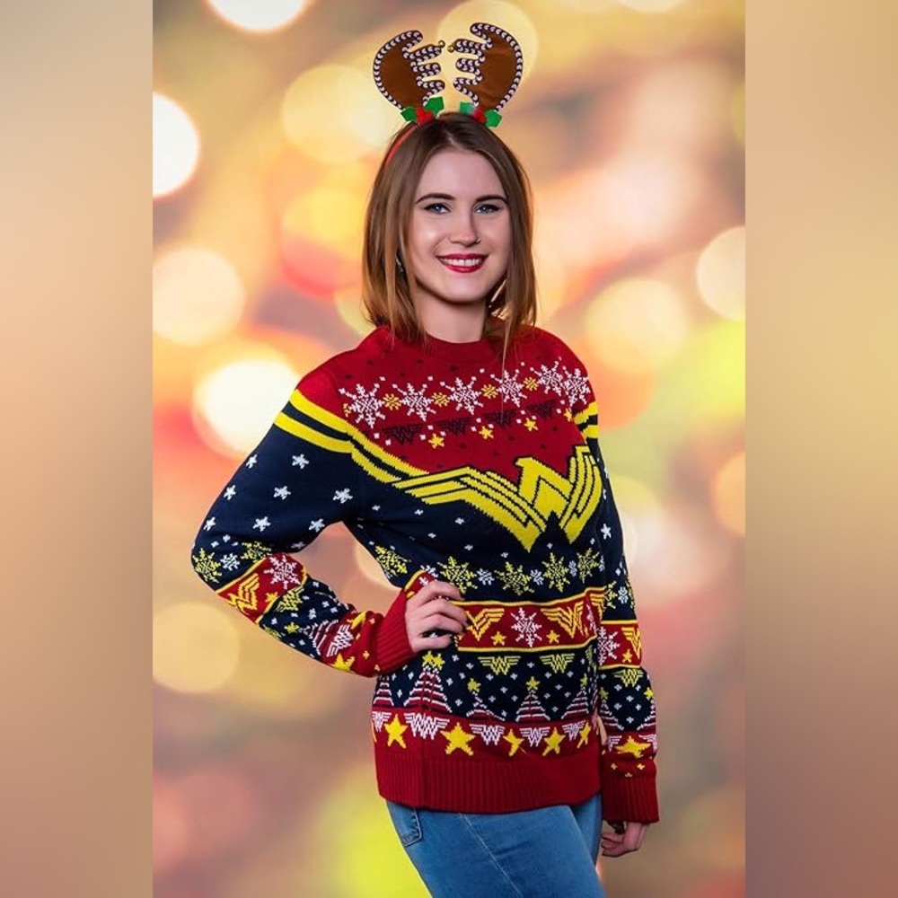Wonder Woman Sweater NWOT XL - Picture 2 of 12